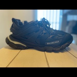 Mens Balenciaga sneakers w/ LED Lights. Size 42.